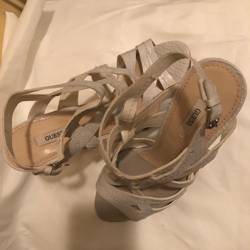 Women's Guess white Platform shoe Size 9 - Picture 6 of 7